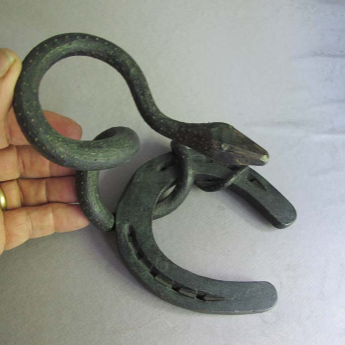 Forged Iron Snake on Horseshoe1